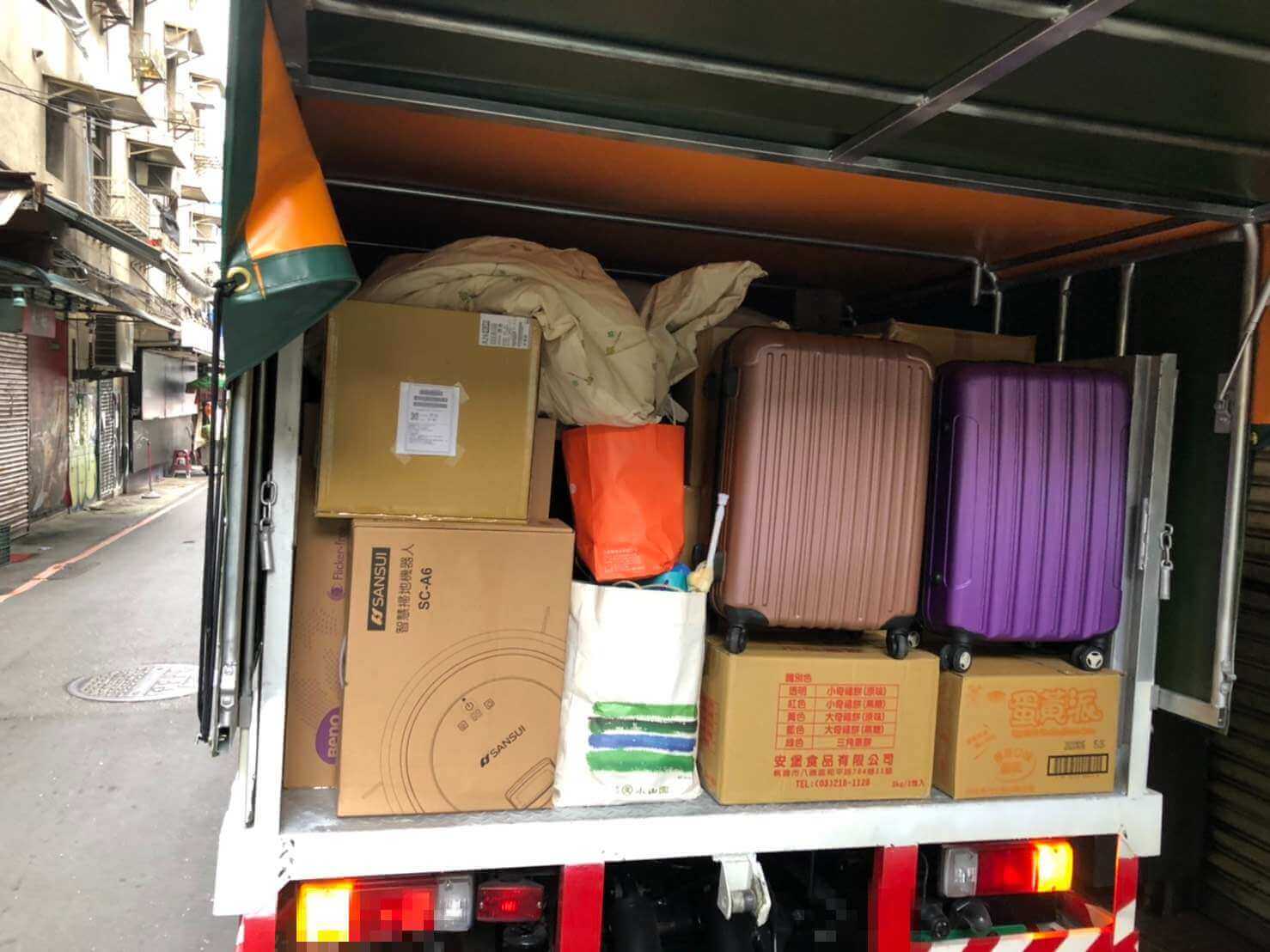 搬家打包物品太多，可調高度的搬家貨車替你解決